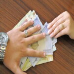 ترک انفاق و آثار آن