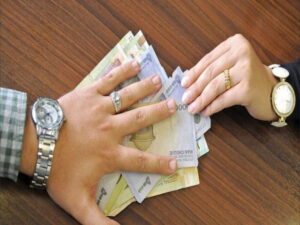 ترک انفاق و آثار آن